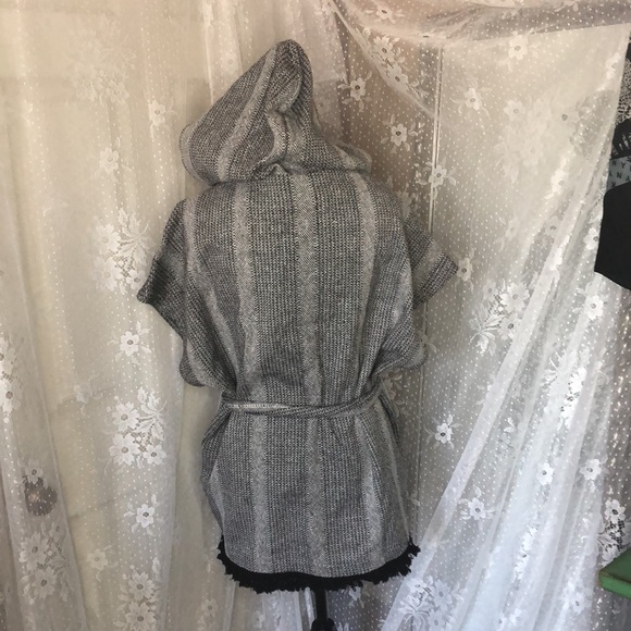 NWT Ecote By Urban Outfitters hooded kimono cotton fringe weave sash OS - Picture 5 of 11